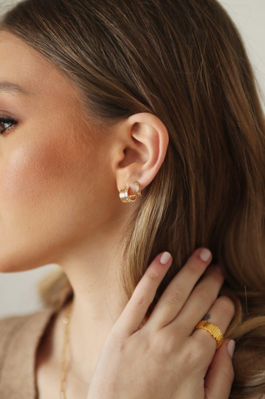 Maru baguette diamond hoop earring